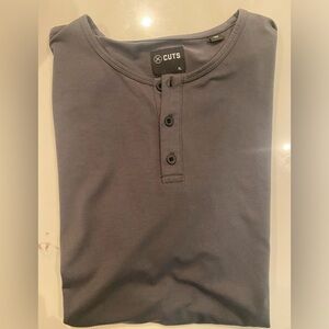 CUTS men's XL short sleeve Henley. 3 button style. Used, good condition.